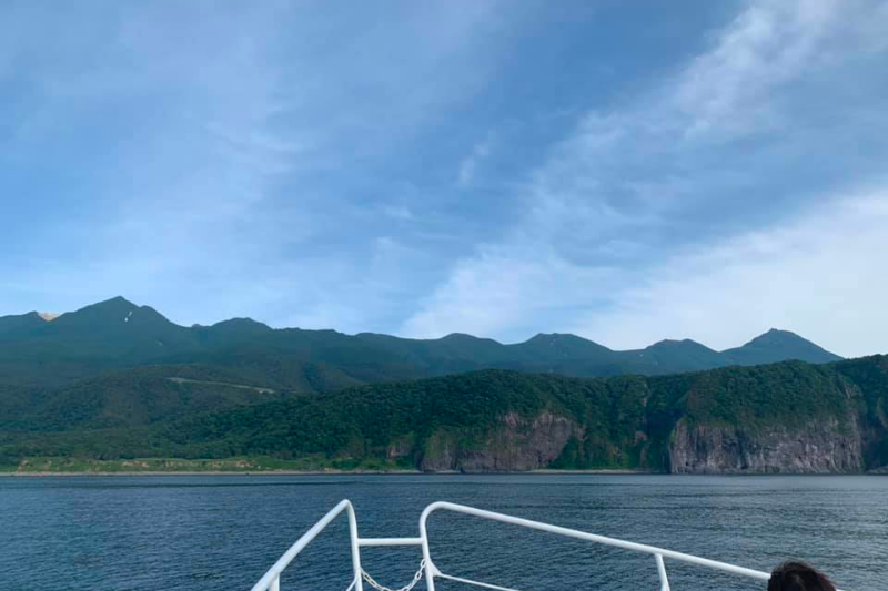 ゴジラ岩観光のクルーズ船